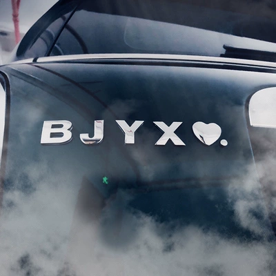 Xiao Zhan Wang Yibo BJYXSZD Bo Jun Yi Xiao là một biểu tượng xe hơi trái cây đam mê thực sự XFX hình dán chữ nốt ruồi tình yêu trên xe hơi logo xe ôtô