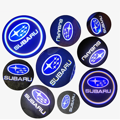 Subaru đã sửa đổi Forester Outback BRZ Legacy Đèn cửa chào mừng Đèn chiếu sáng HD chiếu sáng bầu không khí trang trí lôgo oto các lô gô xe ô tô
